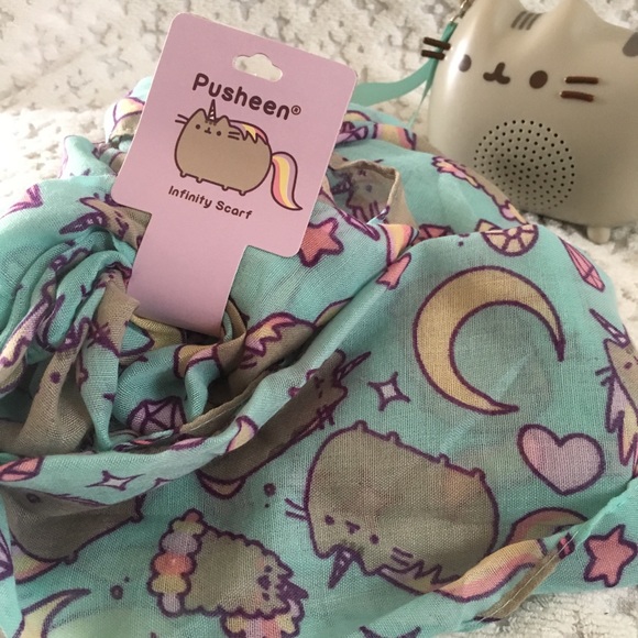 Pusheen Infinity Scarf - Picture 3 of 8